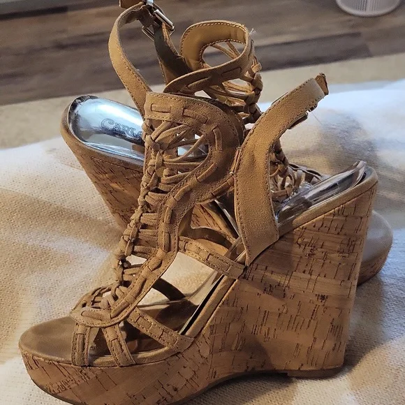 Tan Wedge Sandals By Carlos Santana🧡 - Picture 4 of 5